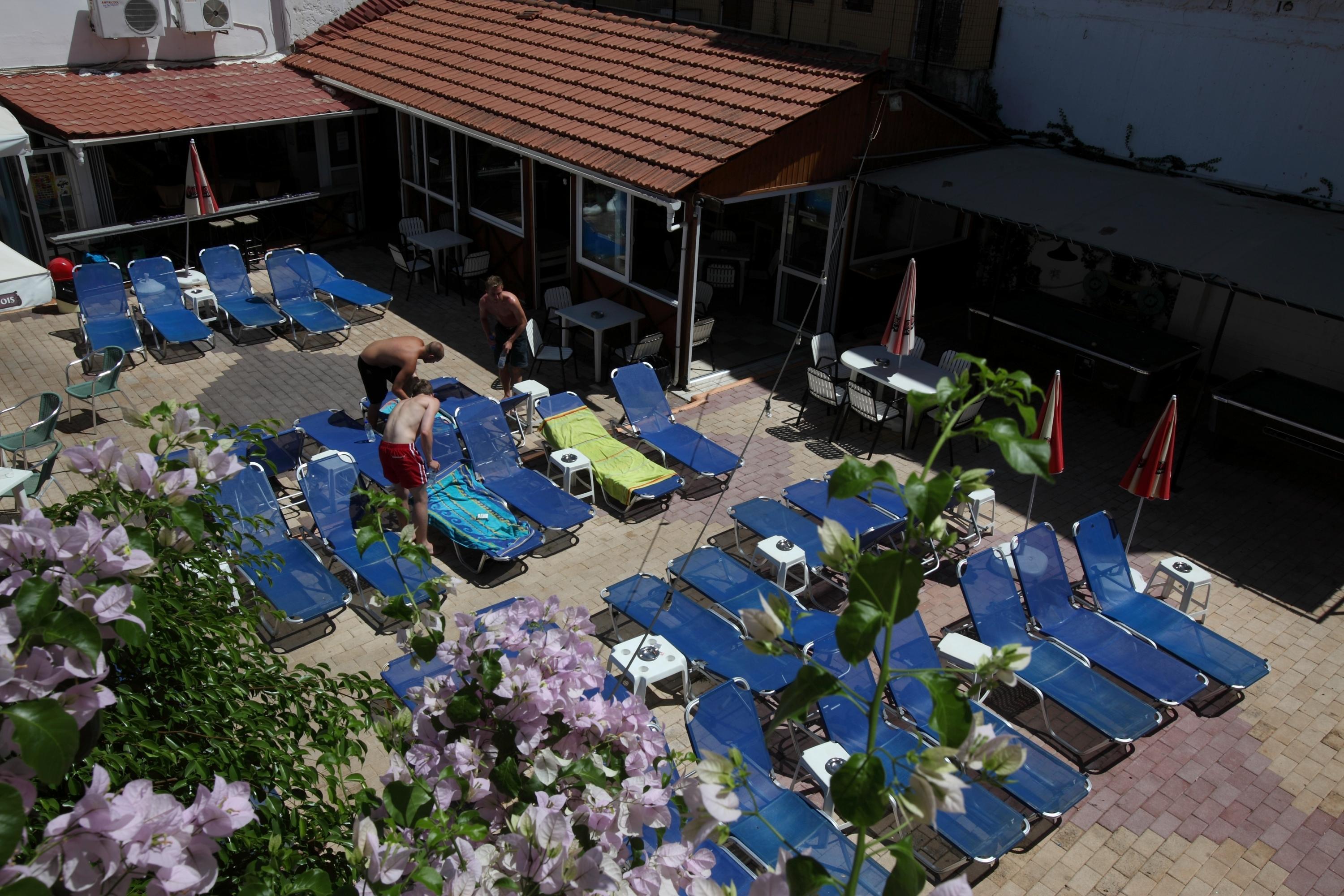 Aparthotel Happy Days Malia Exterior foto